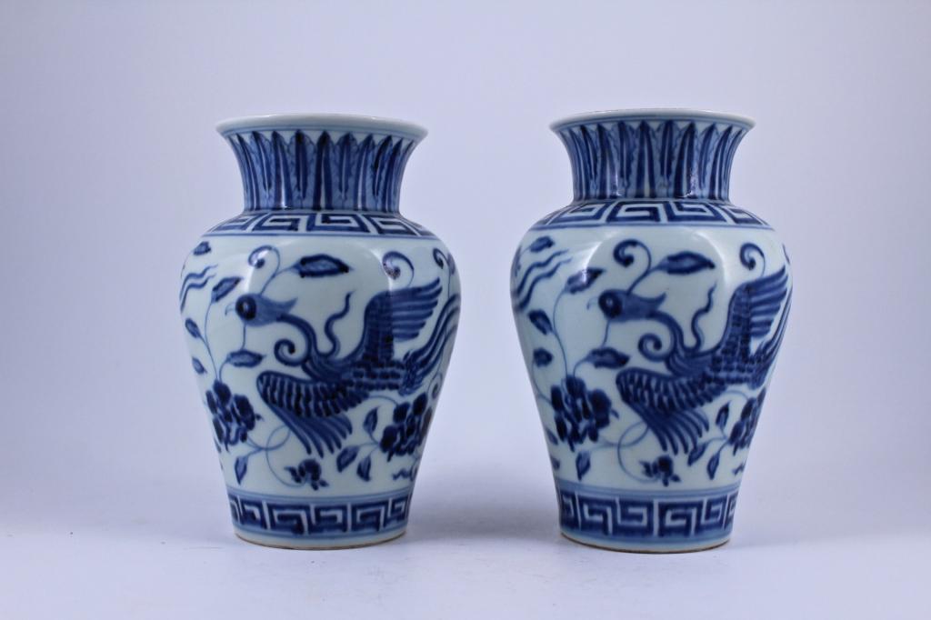 Pair of Blue&White Phoenix Porcelain Vase (1 of 7)