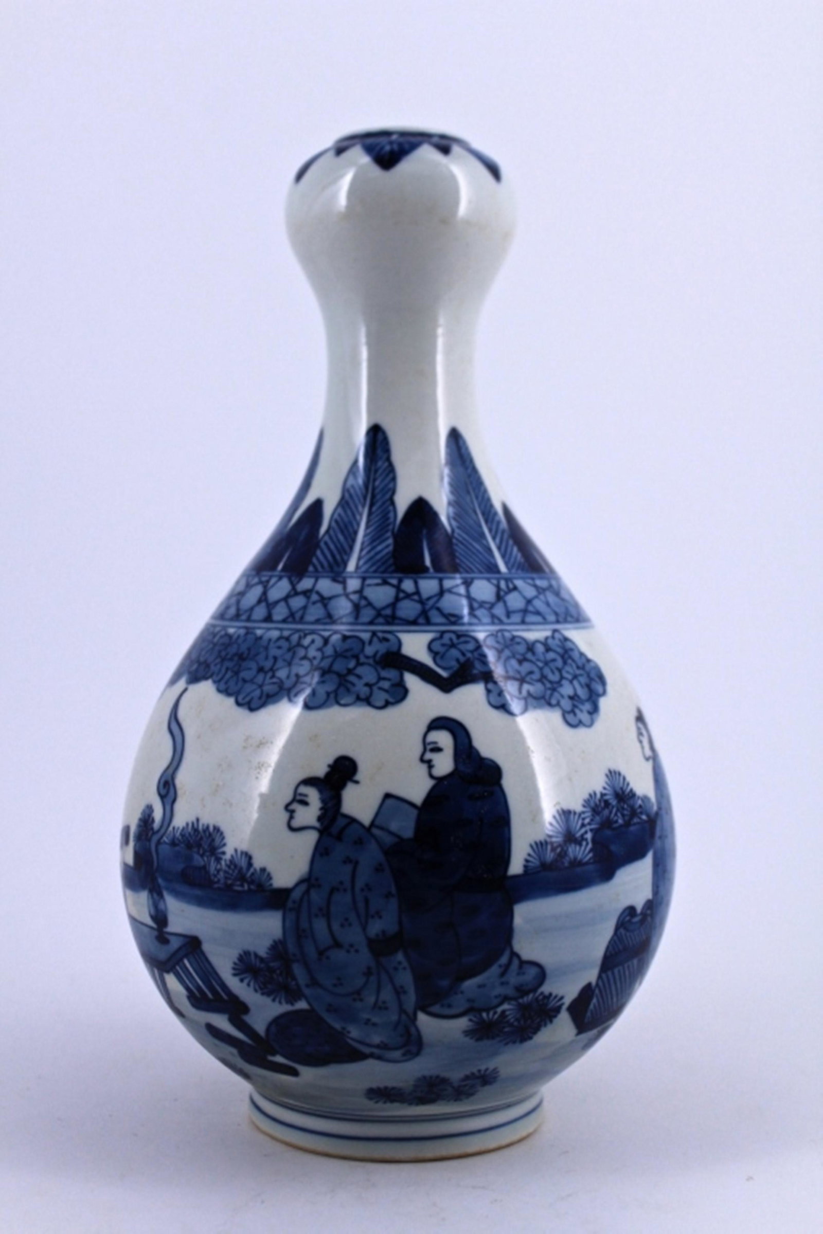 Blue&White Porcelain Vase Qing Period: Blue&White Porcelain Vase Qing Period 10 h x 5 x 2 1/4"