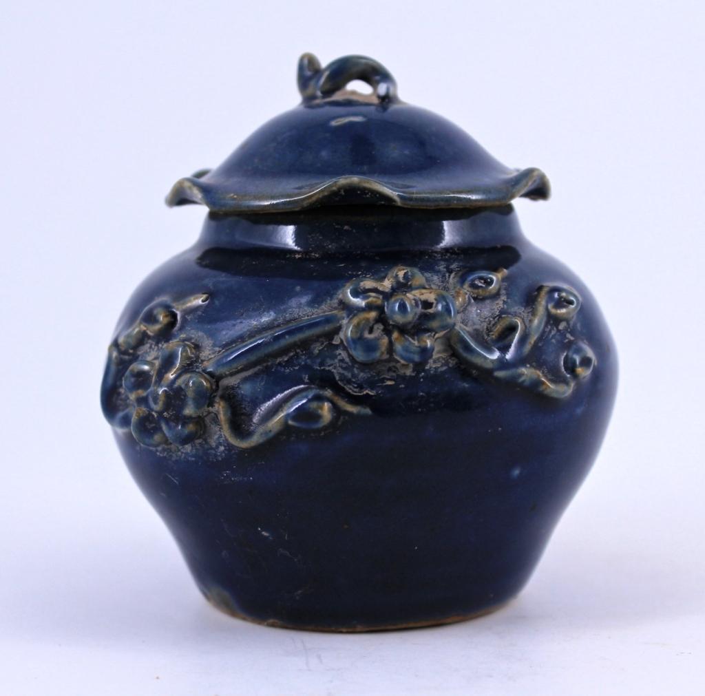 Blue Glaze Porcelain Jar with Lid Ming Period (1 of 4)