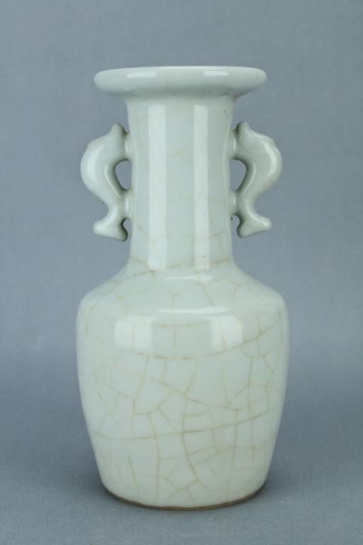 Qing White Glaze Crackle Vase QianLong Mark Period (1 of 7)