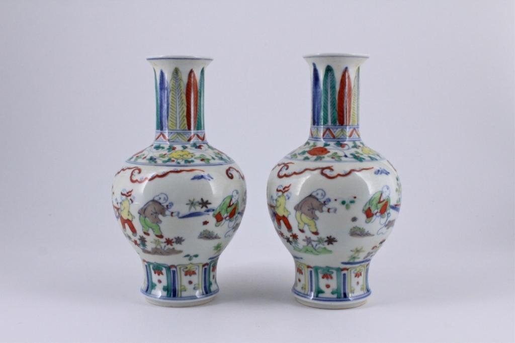 Pair of Ming Dou Cai Porcelain Vase: Pair of Ming Dou Cai Porcelain Vase with Chenghua Mark 4 1/4"W x 7 5/8" H