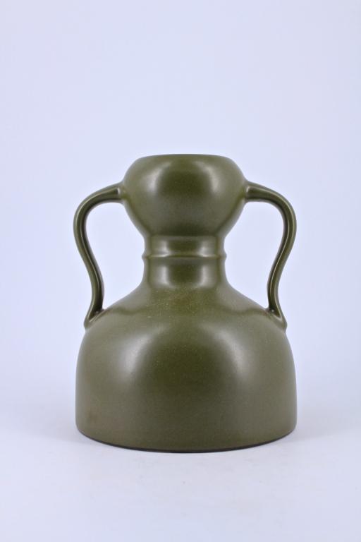 Tea Leaf Green Vase Qing Mark (1 of 7)