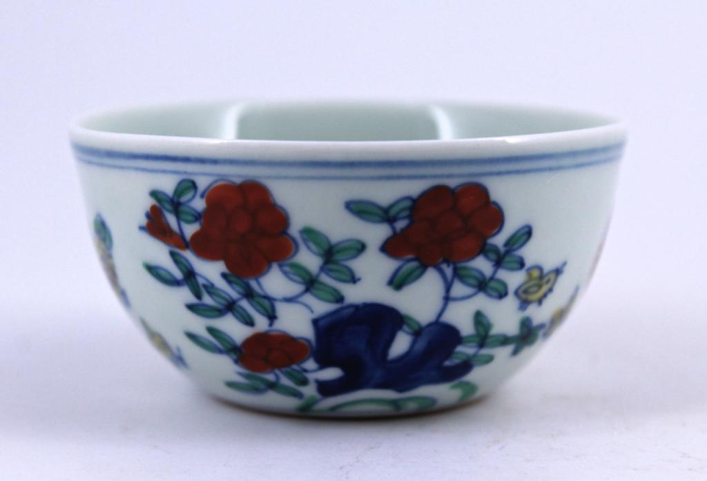 DouCai Porcelain Chicken Cup Ming Mark (1 of 6)