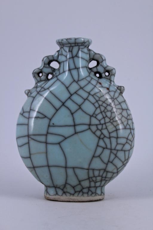 Guan yao Porcelain Vase Song Period: Guan yao Porcelain Vase Song Period 6 1/2 h x 4 3/4"