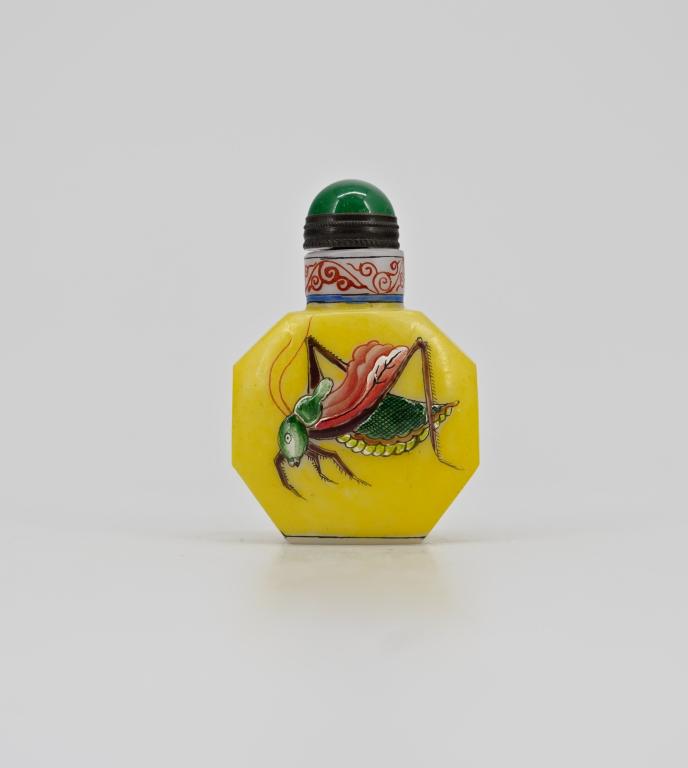 Qing Porcelain Snuff Bottle (1 of 5)