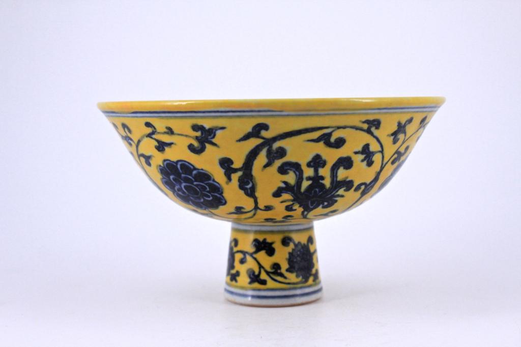 Blue&Yellow Floral Porcelain Handle Cup Ming Perio: Blue&Yellow Floral Porcelain Handle Cup Ming Period 4 1/8"H x 7" W