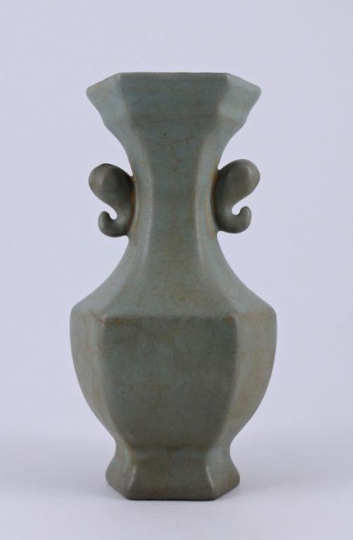 Song GuanYao Crackle Porcelain Vase: Song GuanYao Crackle Porcelain Vase 8 1/4" H x 4 1/2"W