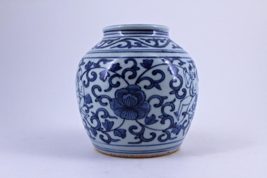 Blue&White Porcelain Floral Jar Ming Period: Blue&White Porcelain Floral Jar Ming Period Mark 5 1/2" H x 4 3/4" W