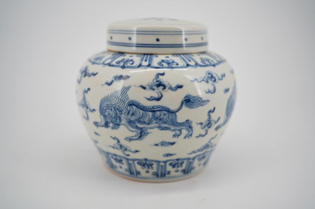 Ming Porcelain Blue&White Jar with Lid: Ming Porcelain Blue&White Jar with Lid 5 1/4" H x 5 1/4" W
