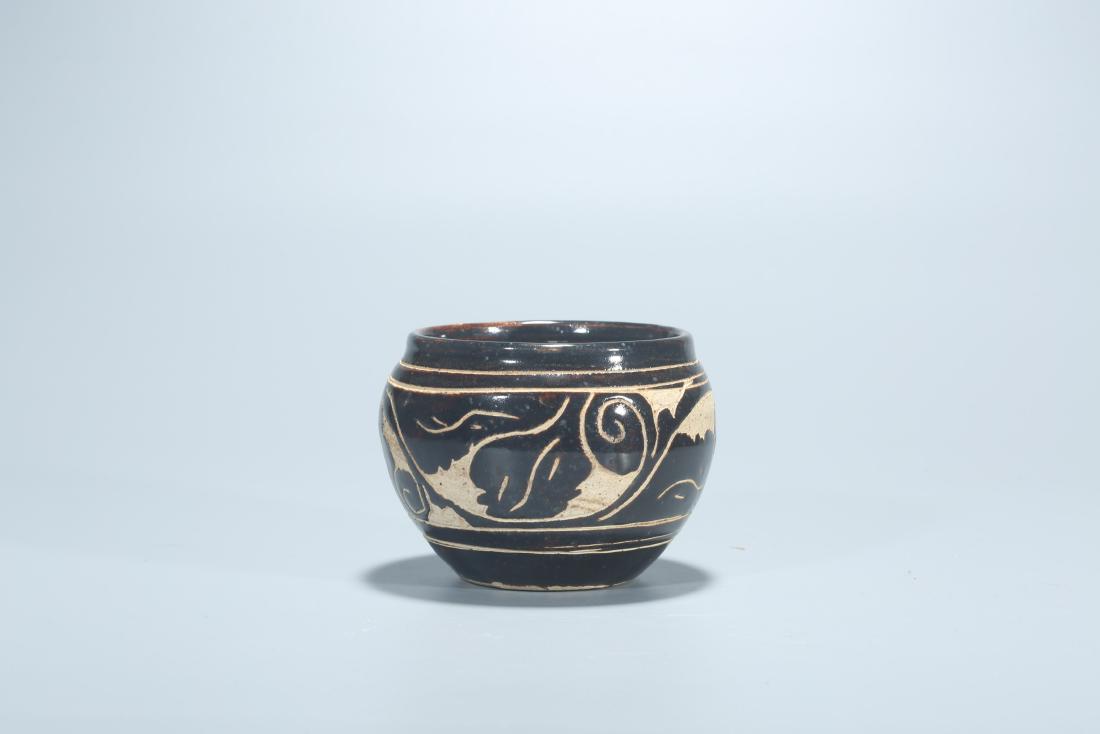 A Chinese Cizhou Porcelain Jar (1 of 7)