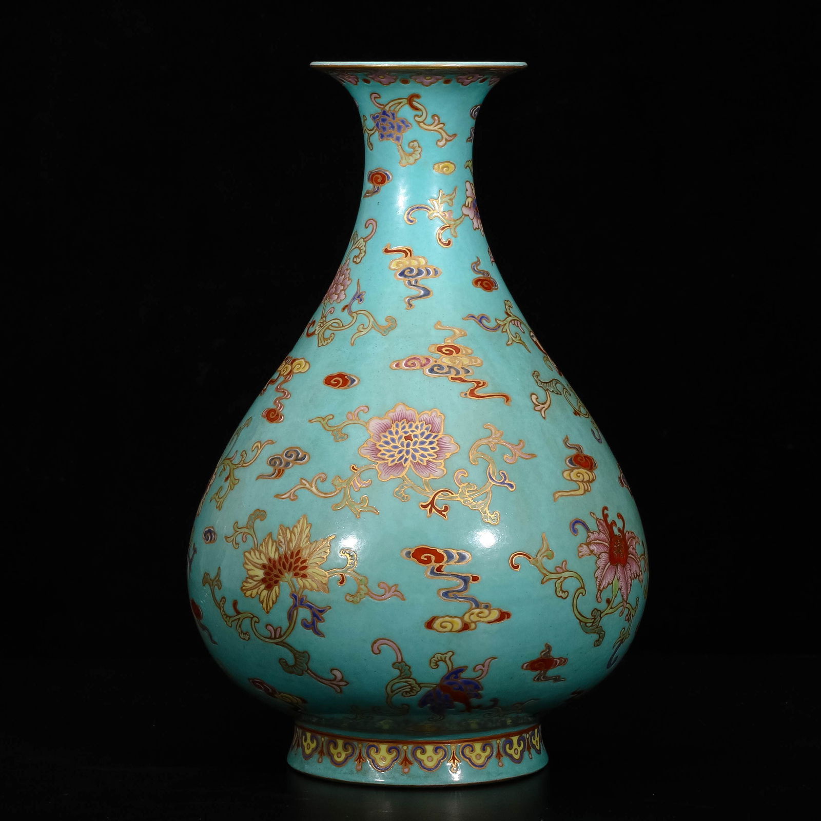 A Chinese Green Ground Famille-Rose Porcelain Vase (1 of 8)