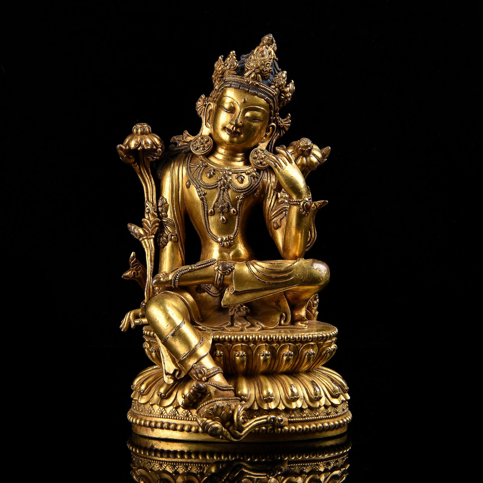 A Chinese Gilt Bronze Figure of Buddha (1 of 12)