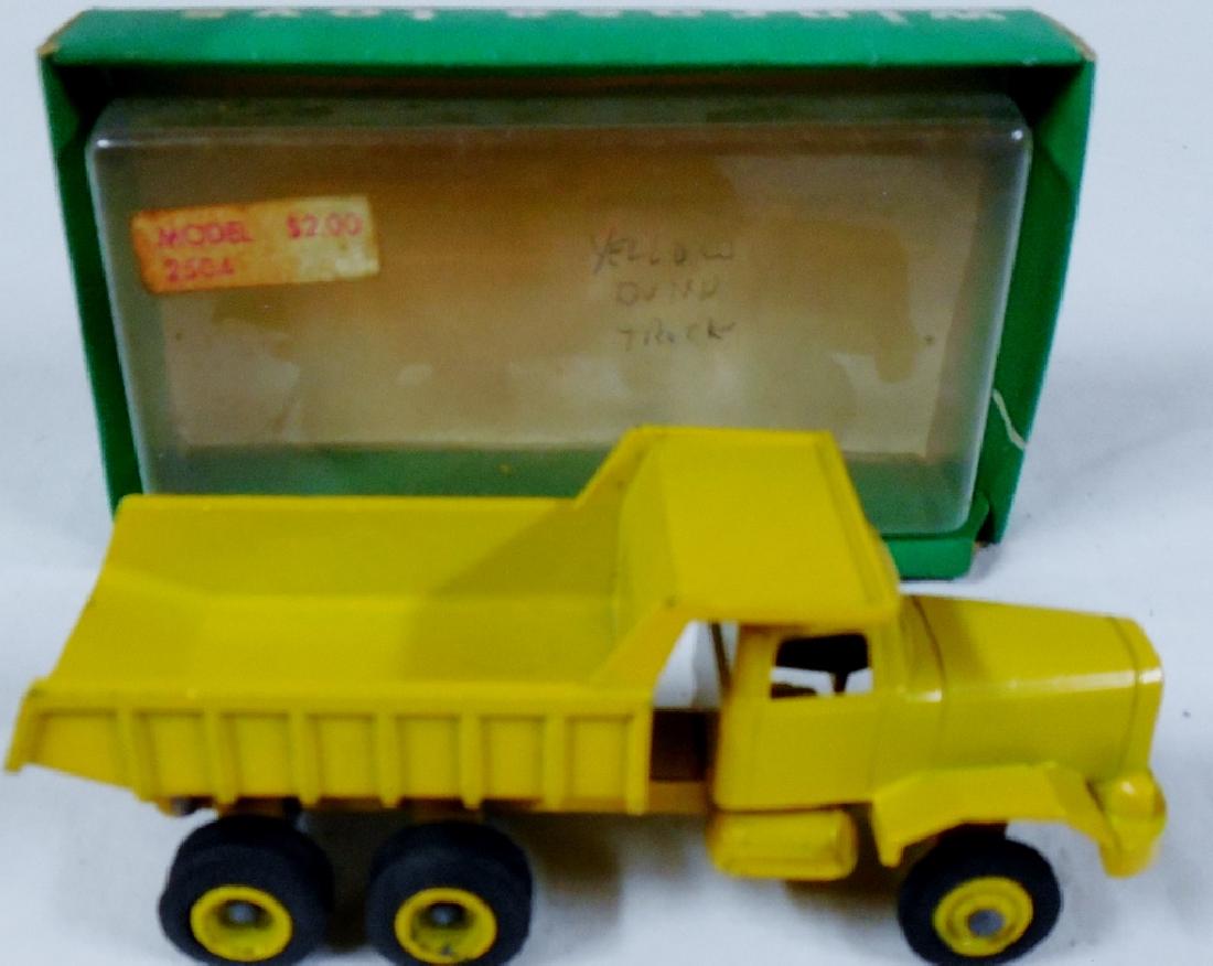 Winross Early Yellow Dump Truck (1 of 1)