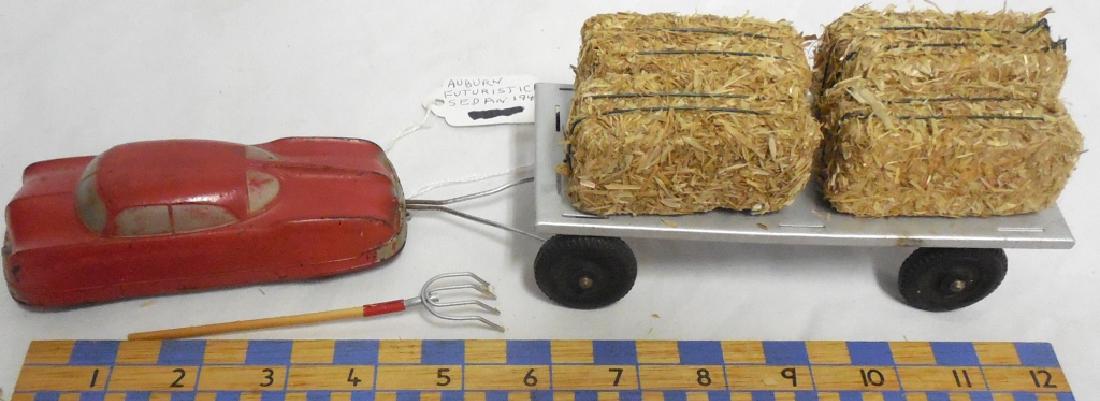 Hubley Hay Wagon with Hay and Car (1 of 3)