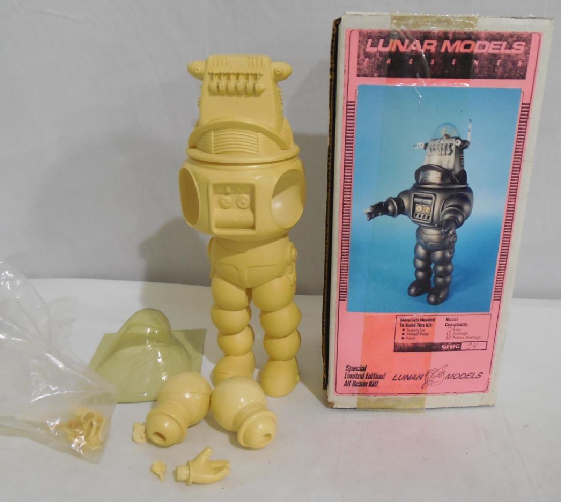 Lunar Models Robbie Robot (1 of 2)