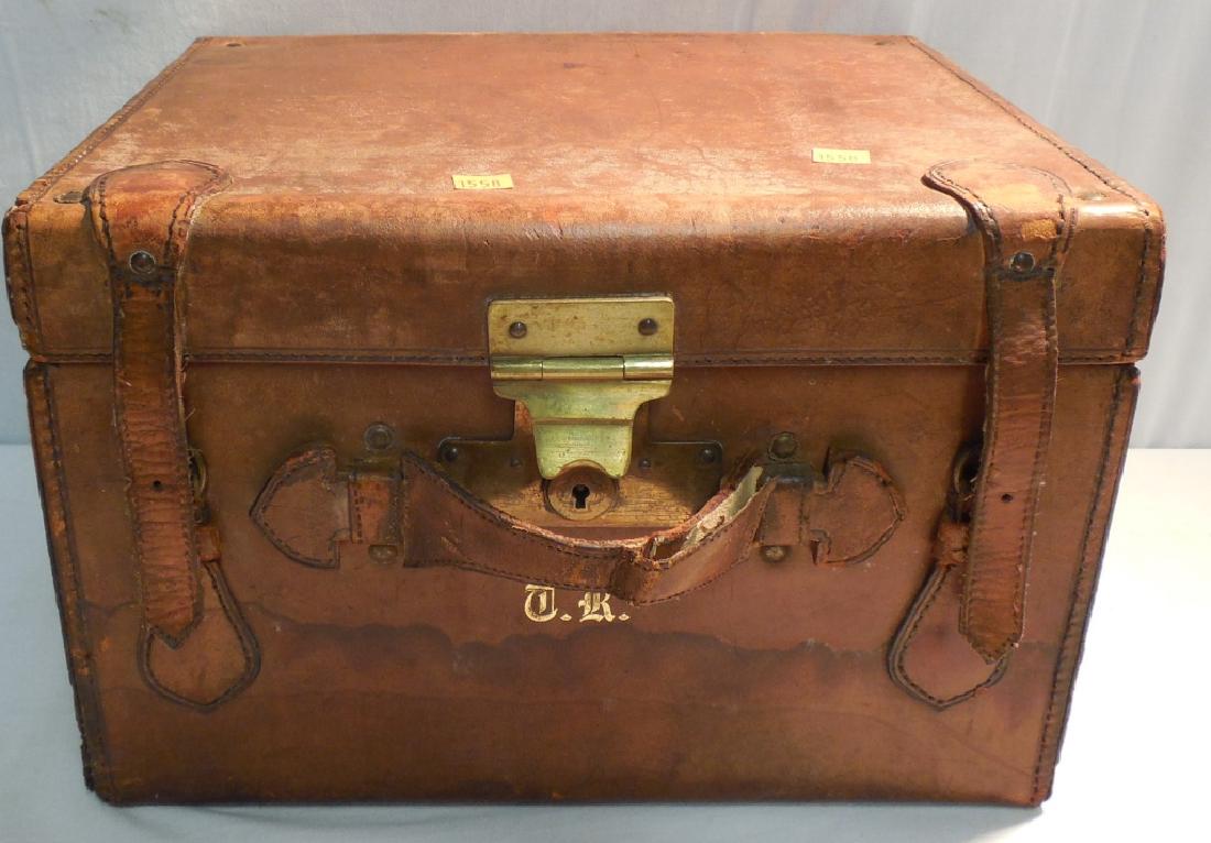 Leather Hat Trunk with Hat - Believed to have been: Theodore Roosevelts NO PROVENANCE.. 14"x11"x9 3/4"