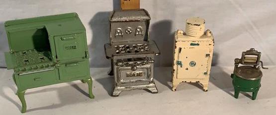 4 Cast-iron Kitchen Toys Arcade Oven's Frig more: 2 stoves cast-iron GE refrigerator bank and cast-iron ringer washer