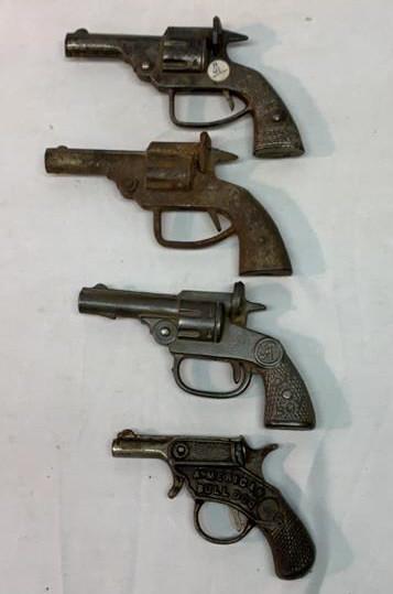 4 Cap Guns 2 Big Bill 1 Oh Boy 1 American bulldog: Used as is see photos some rust