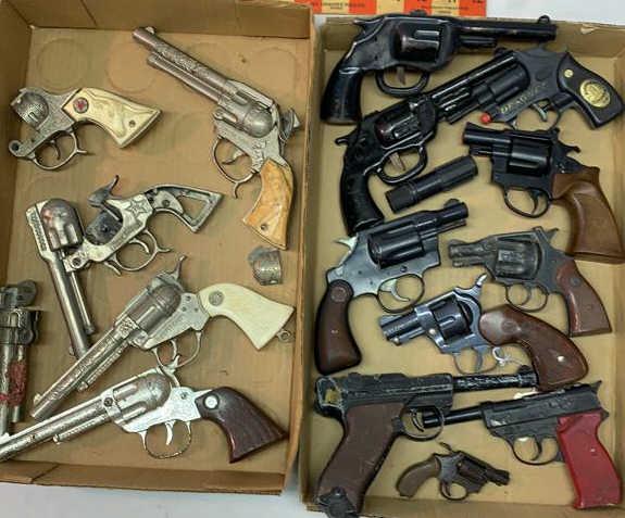 2 Flats approximately 19 parts guns: All different manufacturers Damaged Used Some barely working as is see photos