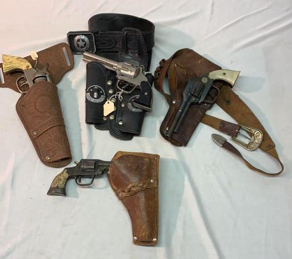 4 Holster and Guns See Description: Used as is see photos JR. Ranger by Mordt Line Ranger missing 1 gun Long Tom and Ranger by Kilgore