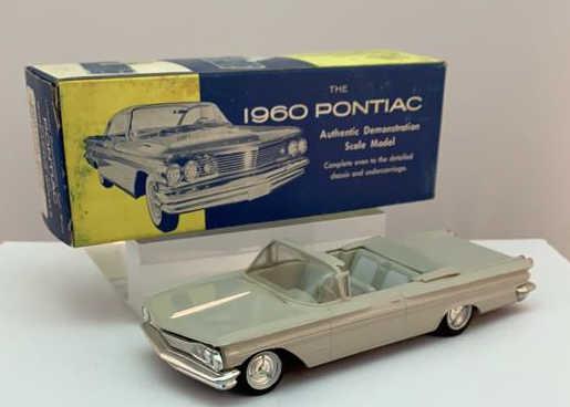 1960 Pontiac Bonneville convertible (1 of 4)