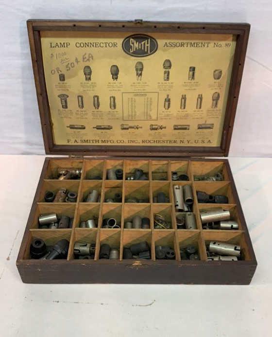 SMITH Lamp Connectors display box (1 of 3)