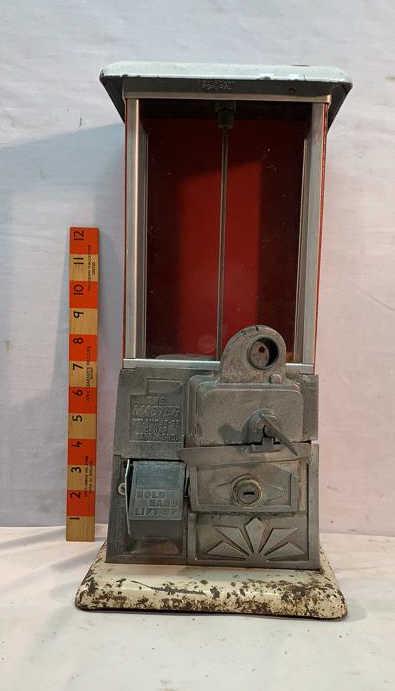 The Master Gumball machine No Key (1 of 6)