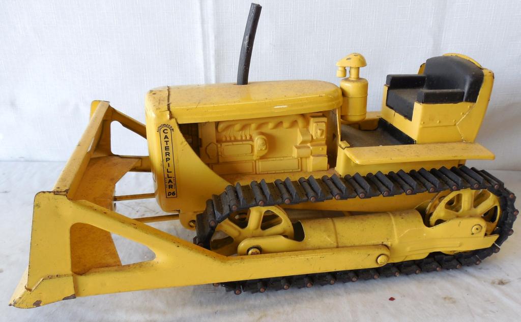Caterpillar D-6 By Model Toys: Used see photos