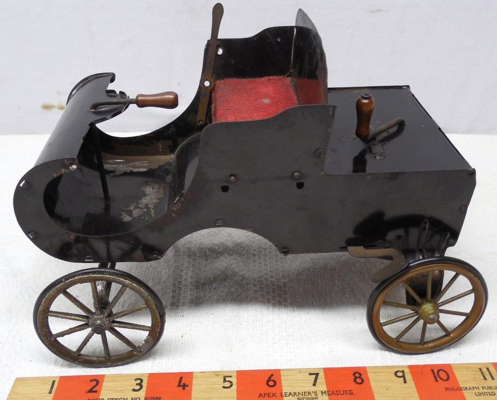 Tin Wind-Up Car (1 of 5)