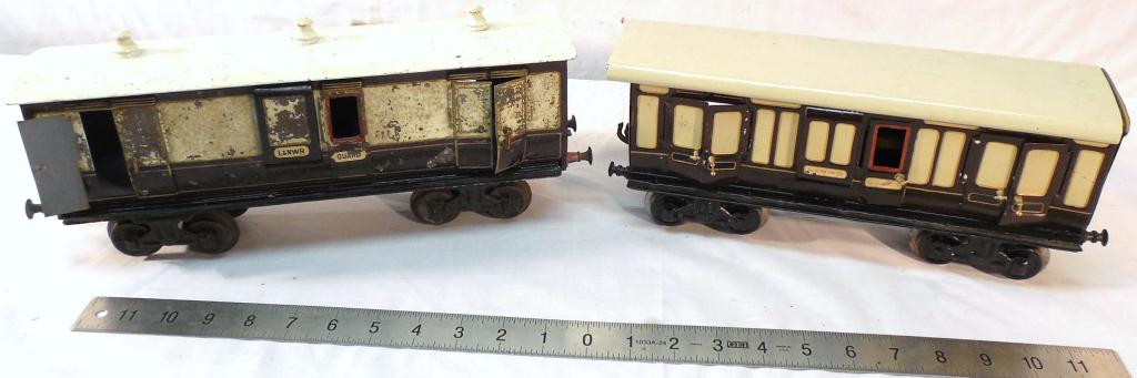 2 Bing LNWR Passenger Train Cars (1 of 11)