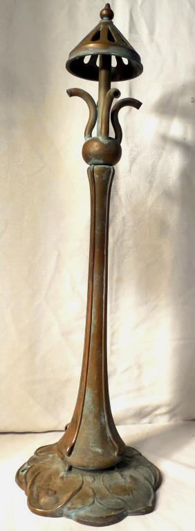 Handel lamp 25'' 4 Socket Lilly Pad Base: No sockets on Lamp Used as is
