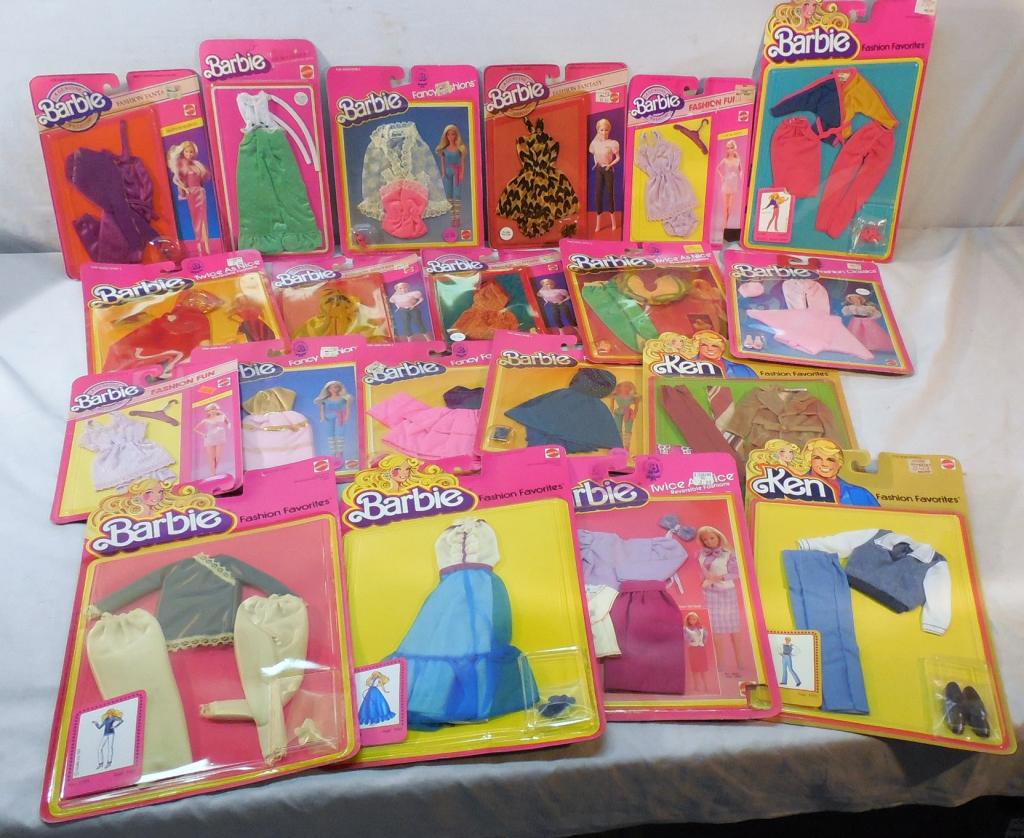 Lot of 20 packages of fashion clothes-Barbie (1 of 6)