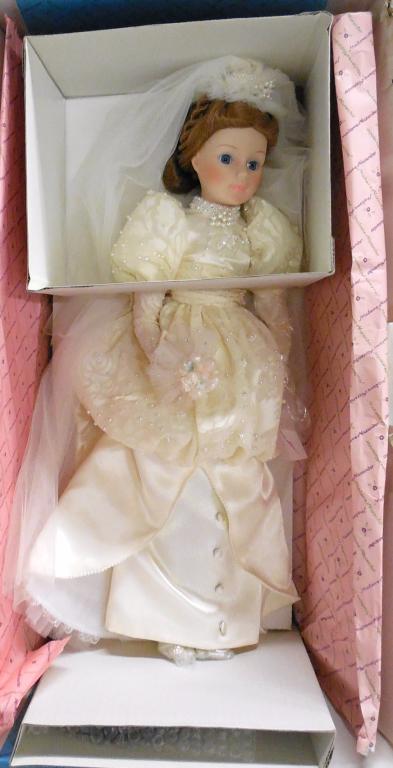 1989 Madame Alexander Bride Doll bisque (1 of 3)