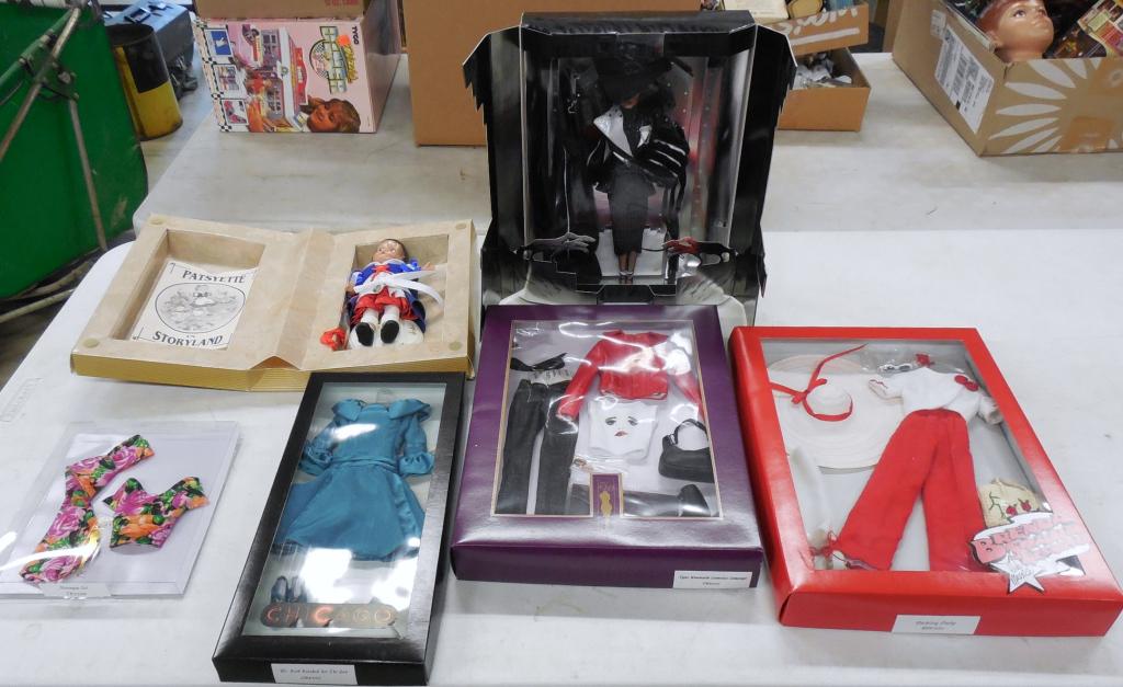 6 Pc. Lot-Snow White Doll Cruella DeVil Doll: 4 sets of clothing-Brenda Starr and others-As is-See photo