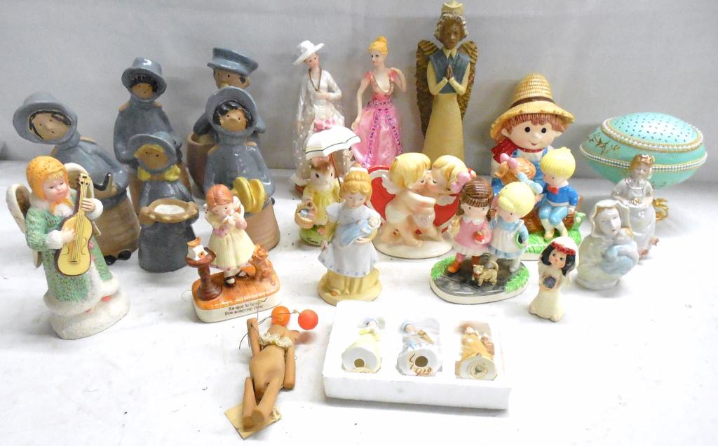 Lot of 24 Assorted Doll Figurines (1 of 7)