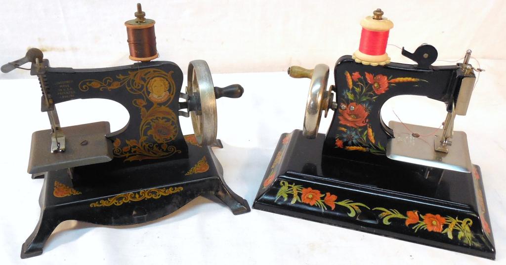 1 Casige/1Lindstrom's Little Miss Sewing Machine (1 of 8)