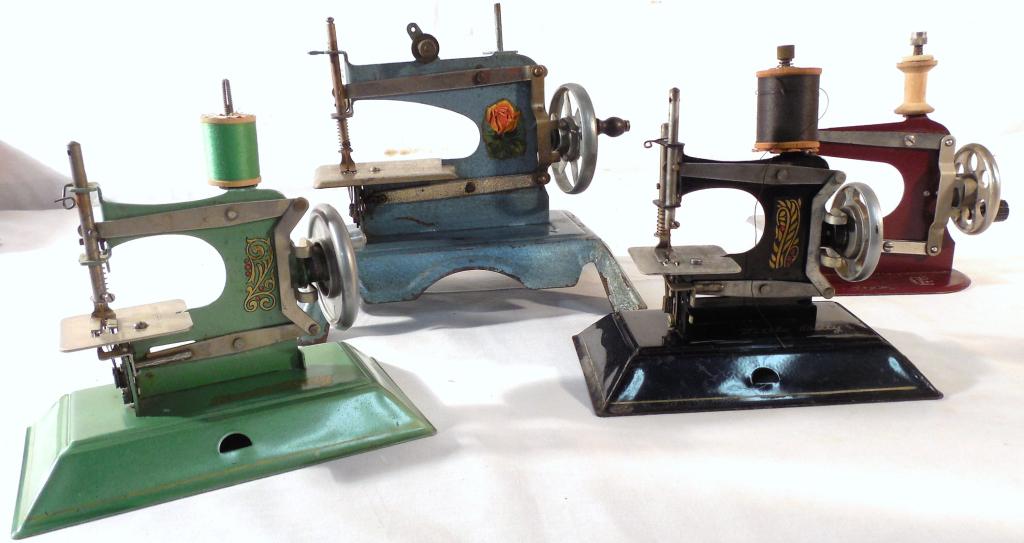 4 Tin Sewing Machines-2 Little Betty-England (1 of 14)
