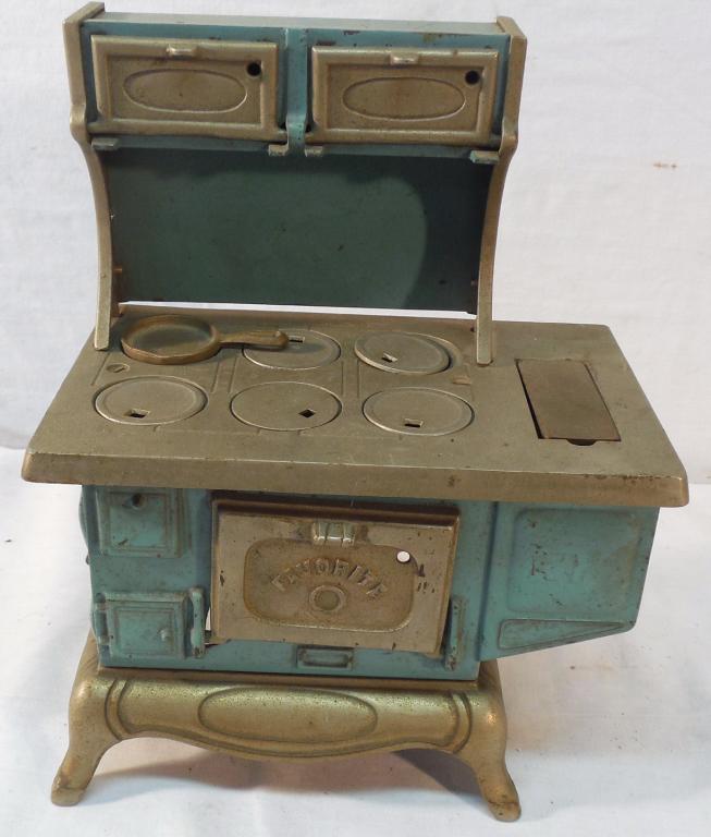 Toy Metal Stove-Favorite: Slight paint loss-As is-See Photo