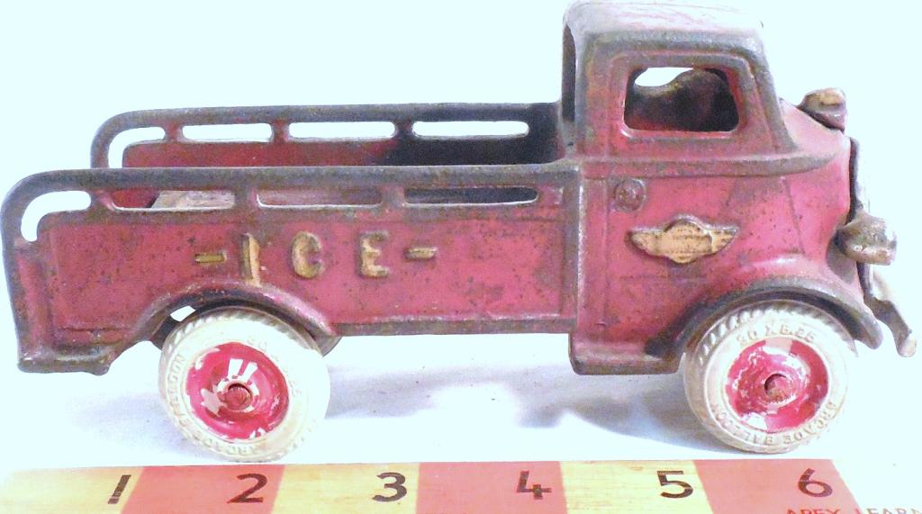 Cast Iron Ice Truck Arcade Balloon Tires (1 of 6)