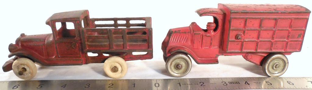 Lot of 2 Cast Iron Cars Arcade (1 of 11)