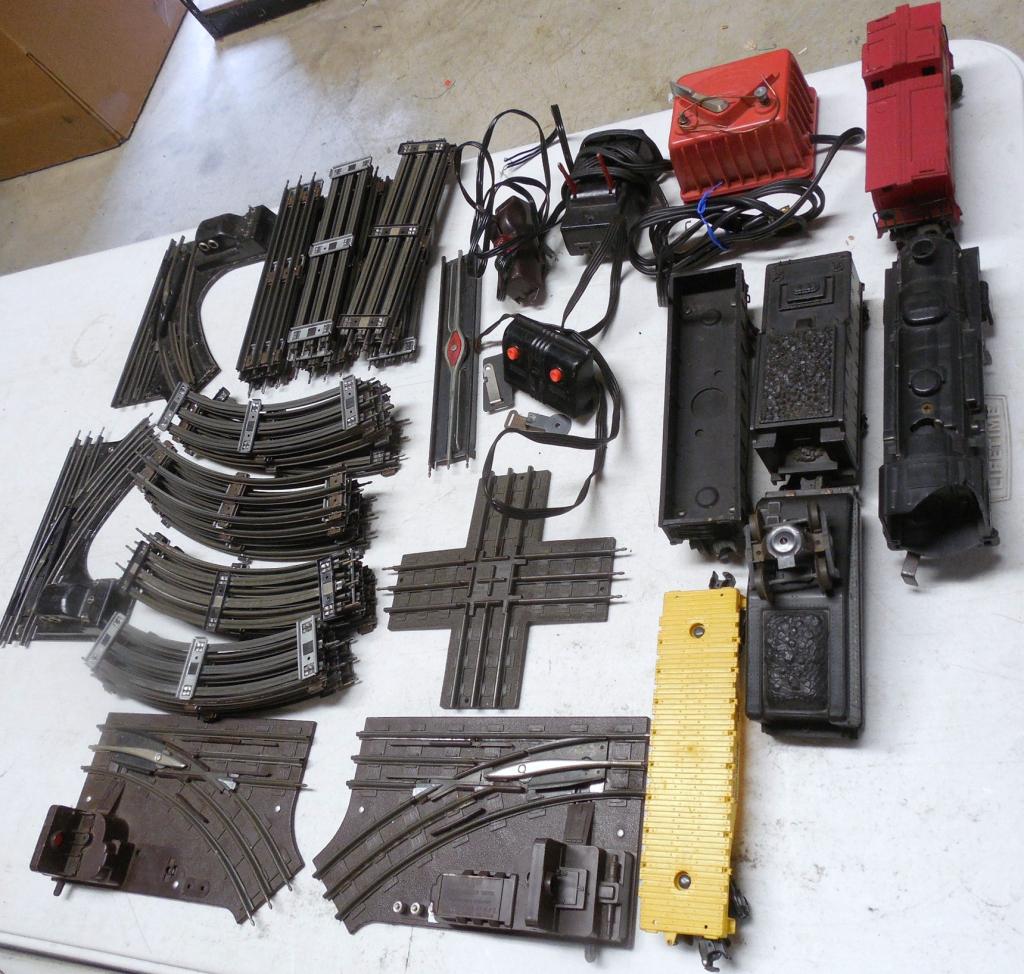 Lionel Train Lot Engine 8040 / 5 Cars / Track (1 of 5)