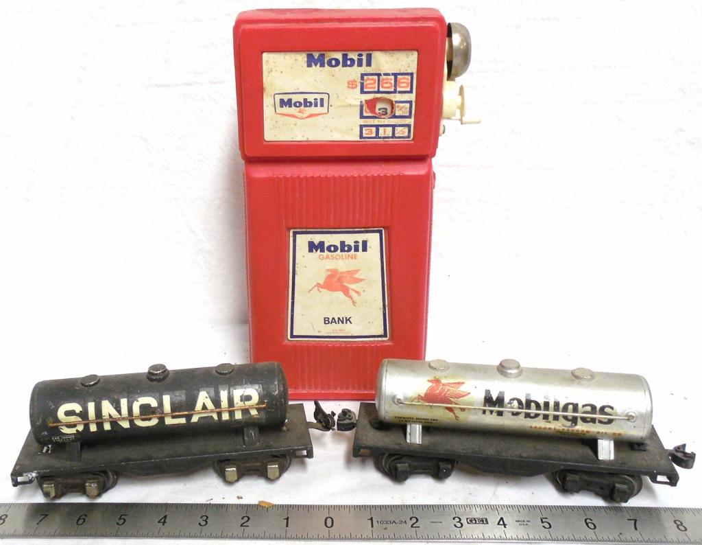 Mobile Bank / 2 Train cars Sinclair/Mobilgas: Used as os see photos