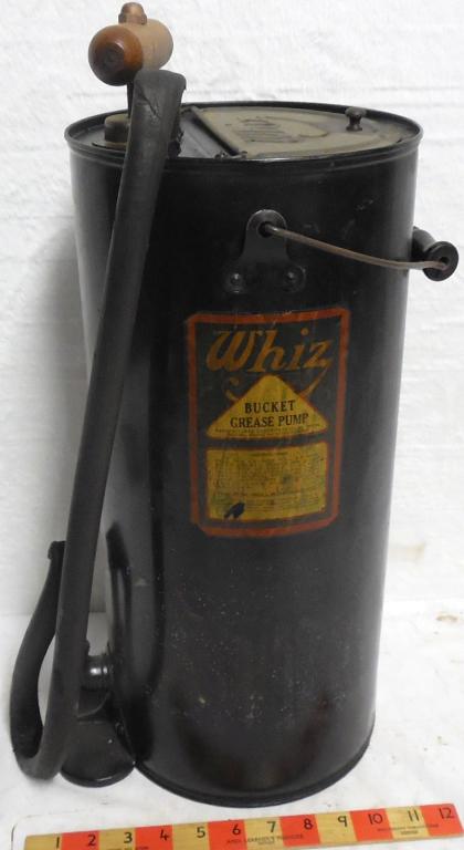 Whiz Bucket Grease Pump (1 of 5)