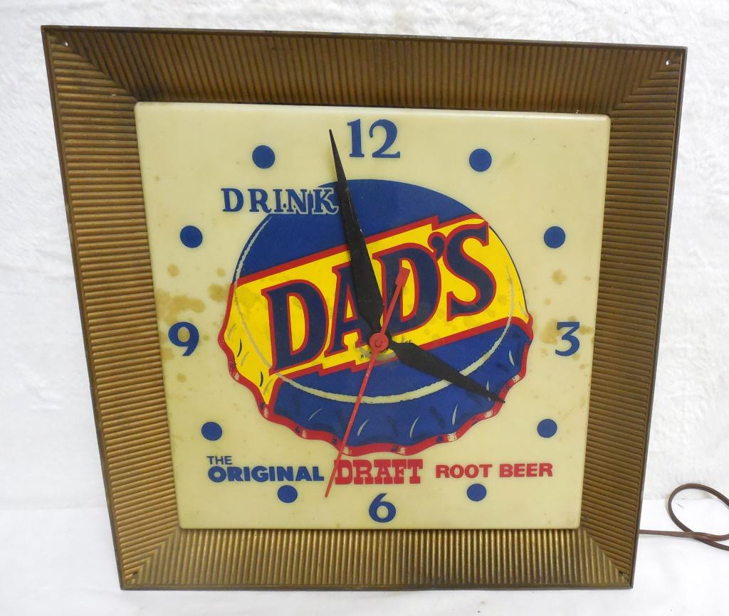 Dad's Rootbeer Clock Stains Clock Works Light Does not (1 of 3)