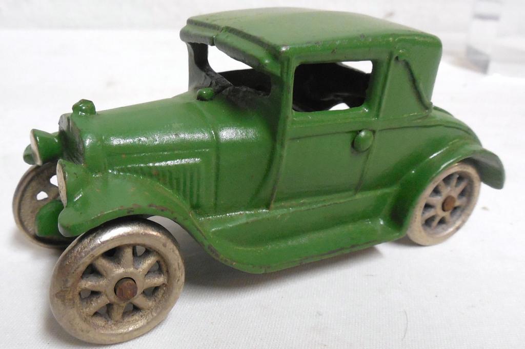 Arcade Cast Iron Car Nickel Wheels, rumble seat opens (1 of 7)