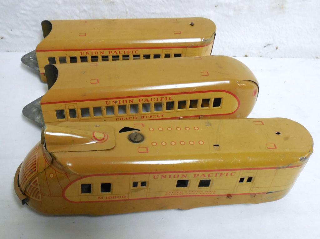 Lot of 3 Marx Train Engine and Cars as is see photos (1 of 4)