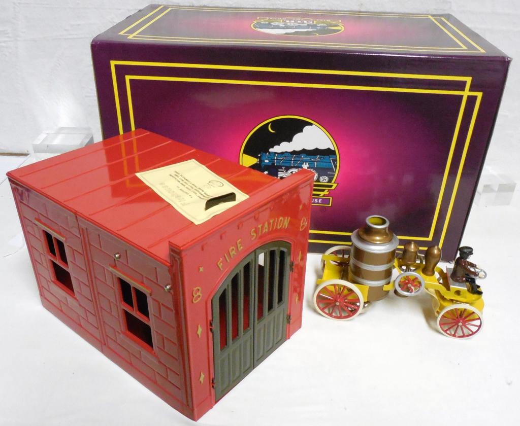 M.T.H. Fire House and Pumper Truck NIB (1 of 4)
