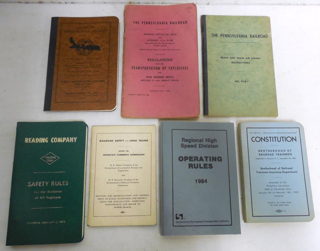 Lot of 7 Railroad Booklets see photos (1 of 4)