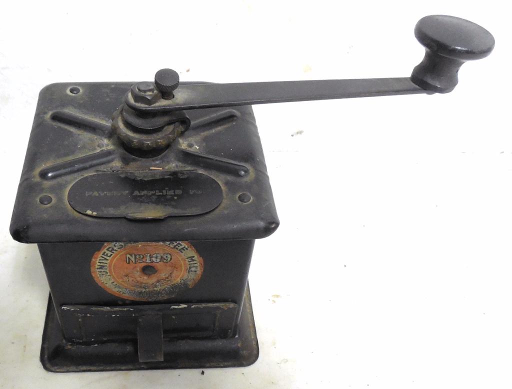 Coffee Grinder Universal No. 109 Landers Frary and: Landers Frary and Clark New Britian Conn Used as is see photos