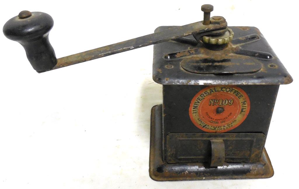 Universal Coffee Mil No. 109 Landers Frary and Clark: Landers Frary and Clark New Britian Conn Used as is see photos